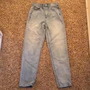 womans RSQ light wash 90’s fit jeans